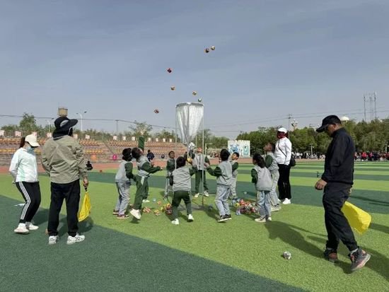 新疆和静县举办首届“青春向党·以体育人·培根铸魂”全员运动会