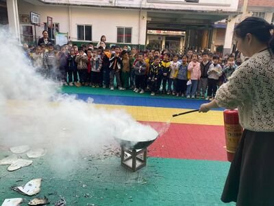 泸州市泸县云锦镇中心幼儿园开展消防演练活动