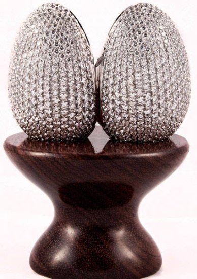 英网站推出“钻石记忆彩蛋” 镶有910颗钻石