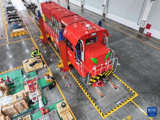 湖南株洲：轨道交通装备制造企业加紧生产赶订单