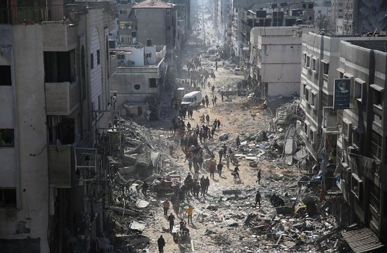 法媒：以军撤离加沙最大医院，“留下烧焦的大楼和几百具...