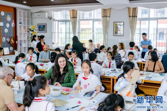 “喜欢<em>在中国</em>的每一分钟”——马耳他教育工作者谈中国课堂体验...