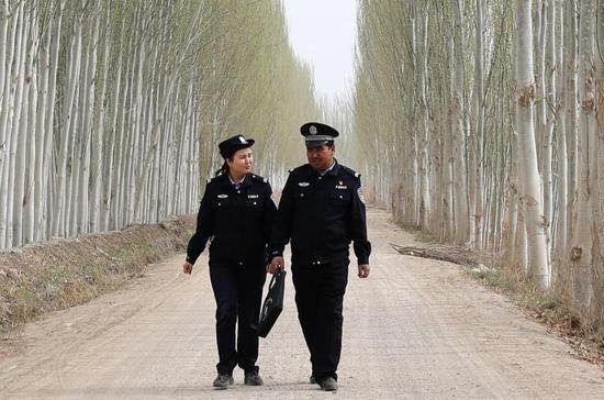 新疆阿瓦提警方：这对辅警夫妻说要守护<em>群众</em>一生一世