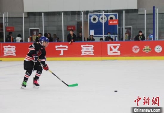 第四届中国青少年冰球联赛（<em>西宁</em>赛区）开幕