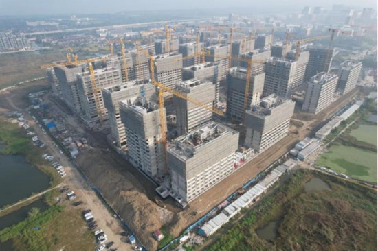 华为上海西岑单身公寓项目塔机、升降机拆除作业任务完工