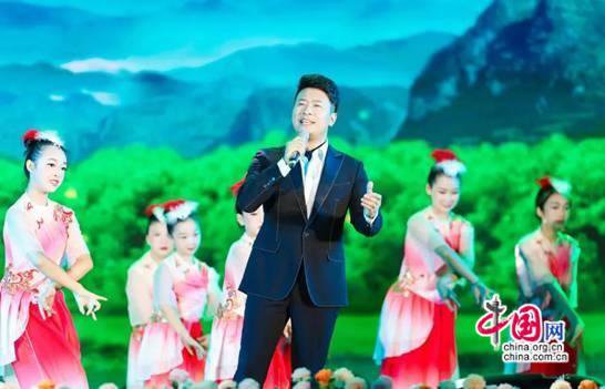 湖南隆回举行“我爱我的小山村”讴歌家乡演唱会