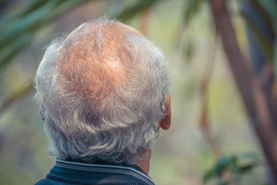 哈佛研究发现：长白头发的人不易患癌？有科学<em>依据吗</em>？告诉你...