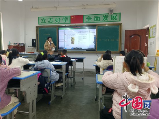 四川省公费师范生在绵阳市兴仁小学开展见习活动