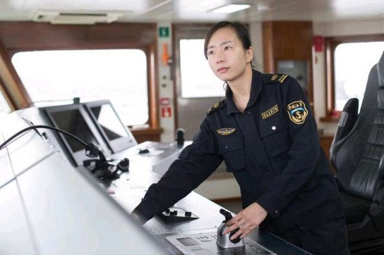 中国首位远洋公务船女船长詹春珮：逐梦深蓝 十年磨一“舰”
