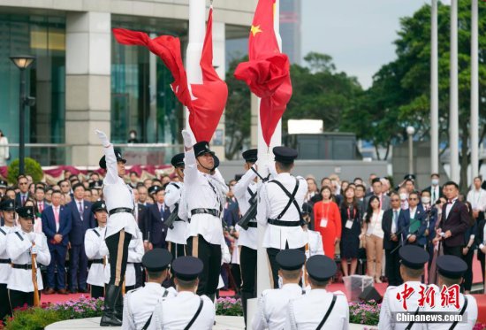 庆祝<em>香港回归祖国</em>26周年升旗仪式在金紫荆广场举行
