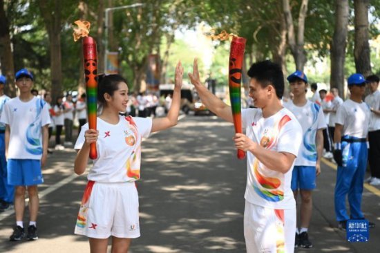 成都第31届世界大学生夏季运动会火炬传递哈尔滨站举行