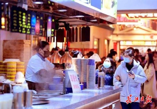 春节期间武汉餐饮迎来“开门红”，市内大部分餐厅上座率达85%