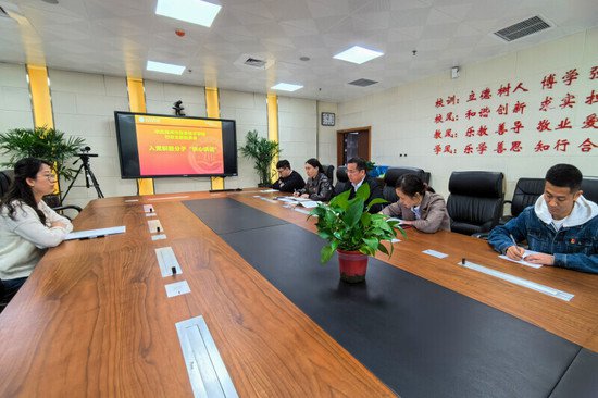 郑州市信息技术学校开展“党建红 业务靓”谈心谈话活动