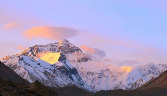 珠穆朗玛峰横跨两国，一半在中国一半在尼泊尔，到底<em>属于哪国</em>？