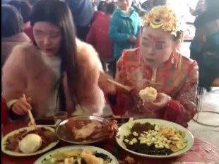 深圳/农村婚宴上，新娘与伴娘同桌吃饭震惊周围所有人！