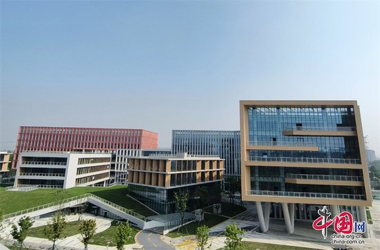 成都温江：8个校企项目签约 总投资额近20亿元