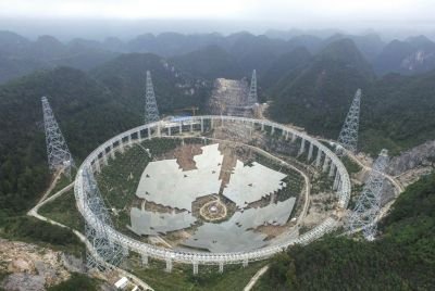最大 世界 贵州/11月21日，6根钢索拖动球面射电望远镜FAST馈源舱进行功能性...