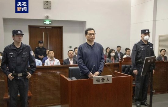 上海中国航海博物馆原副馆长严俊受贿案一审公开开庭审理