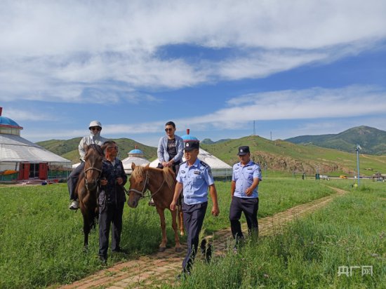 “移动<em>蒙古包</em>警务室” 草原上最美的卫士