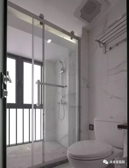 卫生间装修，<em>用玻璃隔</em>出独立淋浴间，干湿分离这样做最省心！