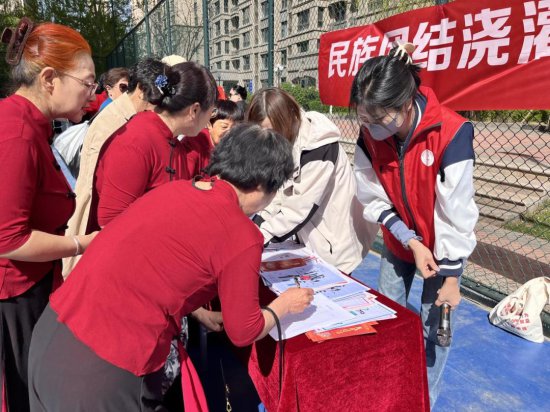 丁香社区举办“民族团结浇灌诚信之花”文艺汇演