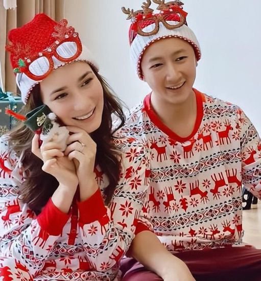 卢靖姗与韩庚：娱乐圈的神仙眷侣，共度圣诞的幸福家庭