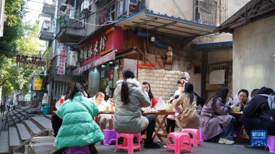 新华全媒+|湖北武汉年末餐饮消费一线见闻