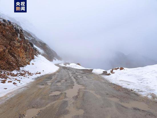 受道路结冰影响 G248线尼<em>巴</em>至扎尕那路段紧急封闭