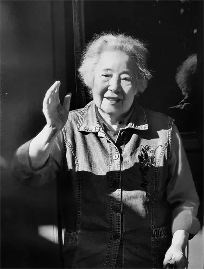 104岁<em>著名演员</em>苏菲女士逝世 系红军卫生部顾问马海德的夫人
