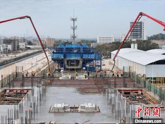 粤东城际铁路首个高架站房主体结构封顶