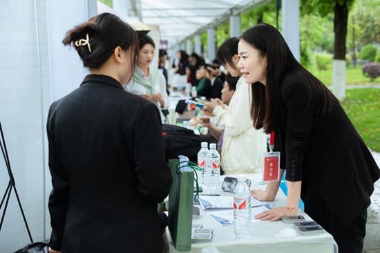 200家企业携8000岗位走进重庆旅游职业学院