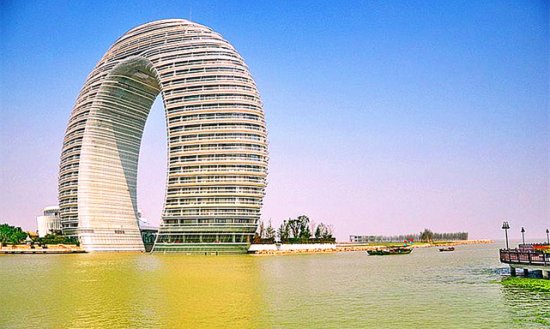 中国15亿打造水上白金七星级酒店，外观特别，网友戏称为马桶圈