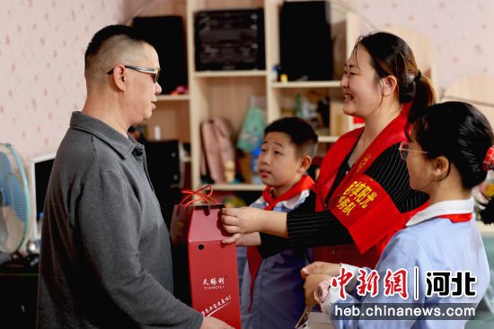 为爱同行 沧州市新华区开展关爱盲人体验活动