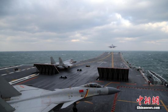 中国<em>航母编队</em>执行跨海区训练和试验任务