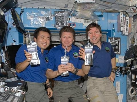 国际空间站是怎么得到可呼吸氧气？