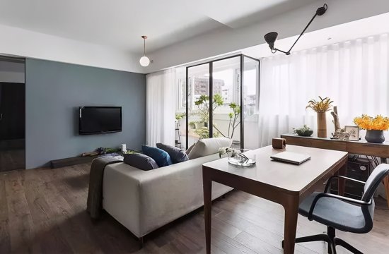 92平<em>现代新房</em>，灰蓝色电视墙，卧室选木质隐形推拉门，简约素雅