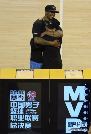 北京 马布里/图为2015年3月22日，北京首钢队球员马布里（左）在2014—...