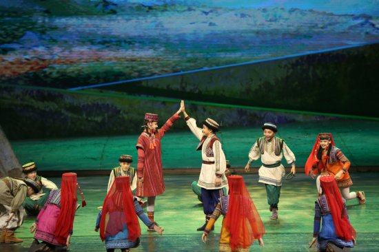 新时代舞台艺术优秀剧目《拉齐尼·巴依卡》在京展演