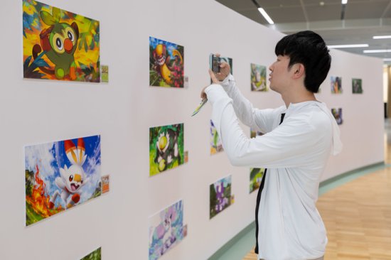<em>宝可梦卡</em>牌原画交互艺术展首次在中国展出