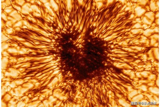 来自太阳的暗能量？暗物质探测器XENON1T发现未知粒子！
