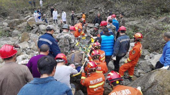 地质<em>考察人员</em>被困清平山谷 多部门联合 18小时后终获救