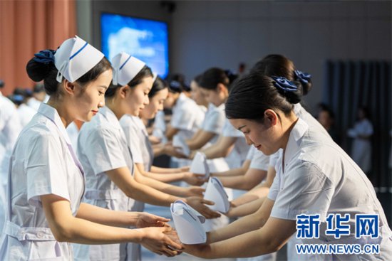 贵州毕节：致敬白衣天使 守护人民健康-新华网
