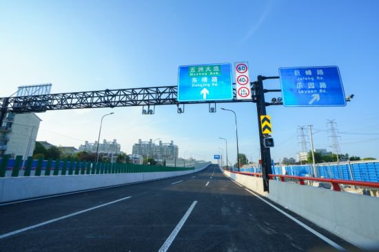 杨高北路改建工程新进展 巨峰路跨线桥建成通车