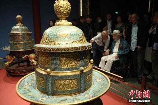<em>收藏家</em>张宗宪向上海博物馆捐赠掐丝珐琅器珍品