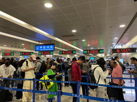 出境游火热<em> 上海</em>空港口岸迎假期出入境客流高峰