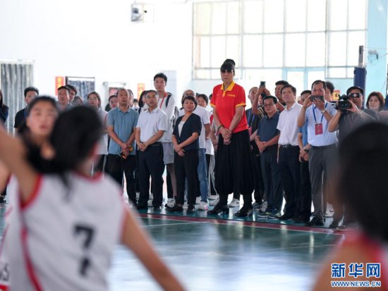 中国女篮点燃灵武学子篮球梦想