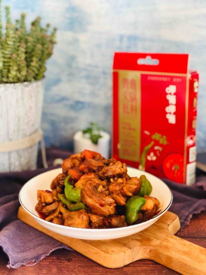 饭点 | 火锅鸡<em>的家常做法</em>，香辣过瘾简单易做，太下饭啦！