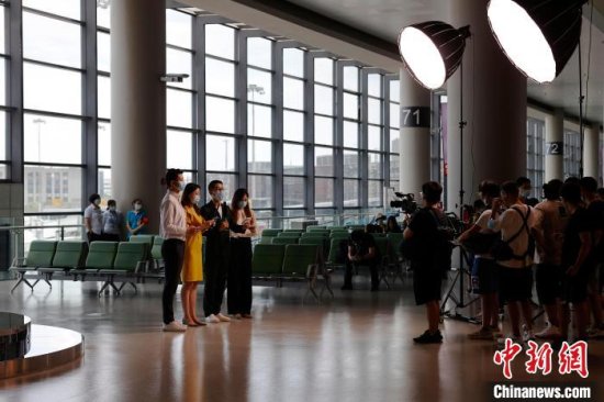 上海机场开启年内第<em>二</em>场线上直播 吸引超170万粉丝<em>在线观看</em>