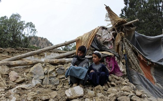 阿富汗地震已造成2500多人死伤 受灾民众不停<em>挖坟墓</em>