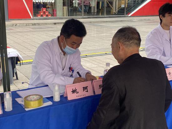 综合施策科学防癌重庆西区医院开启肿瘤防治主题义诊活动